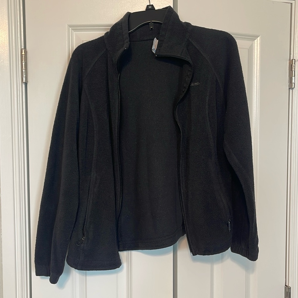 Women’s Columbia black fleece jacket size medium.